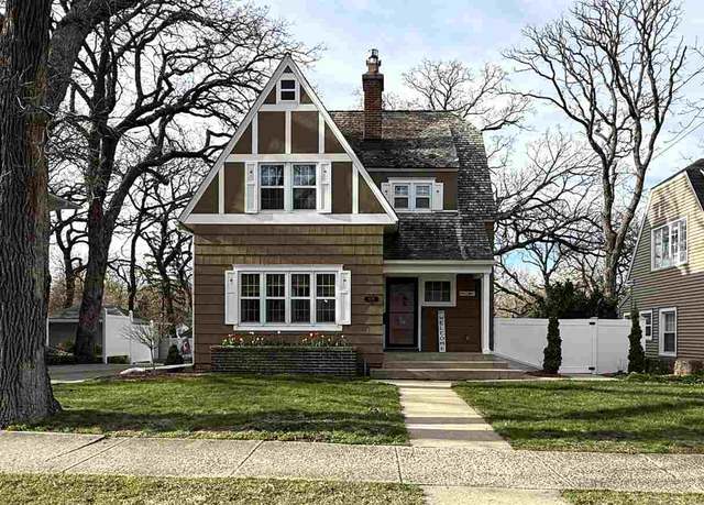 Property at 828 1st St St NW, IA 50401, 3 beds, 2 baths