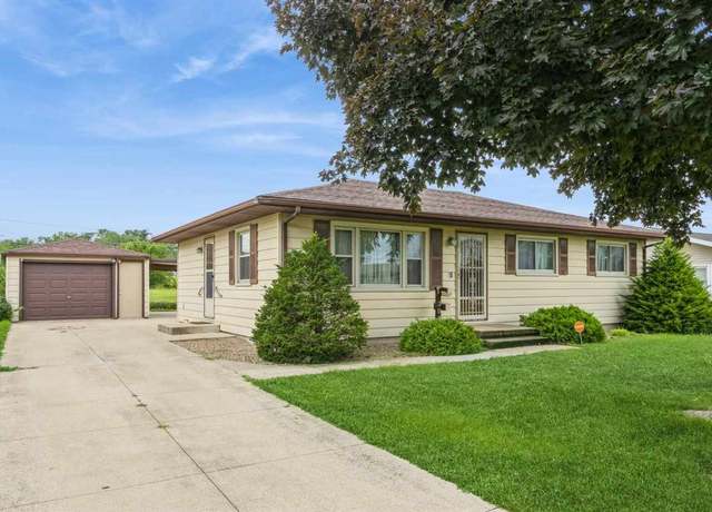 Property at 334 32nd St St NW, Cedar Rapids, IA 52405, 3 beds, 1.5 baths