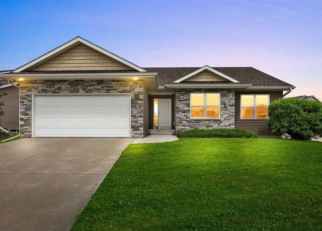Property at 1088 Langenberg Ave, Iowa City, IA 52240, 4 beds, 3 baths
