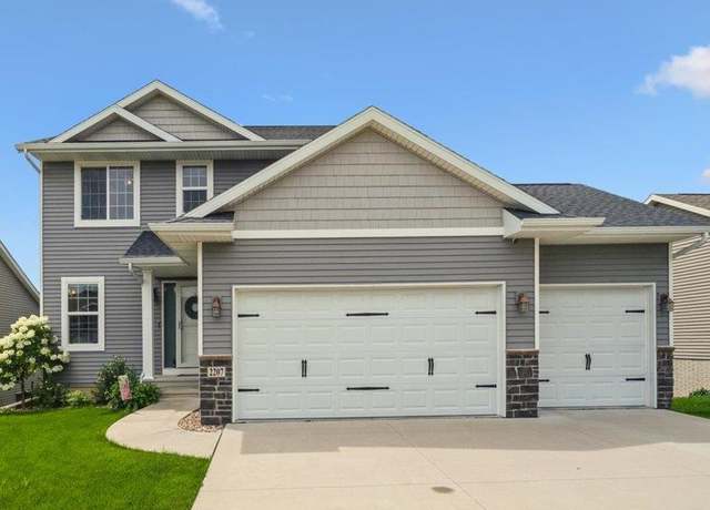 Property at 2207 Shady Grove Rd SW, Cedar Rapids, IA 52404, 3 beds, 3.5 baths