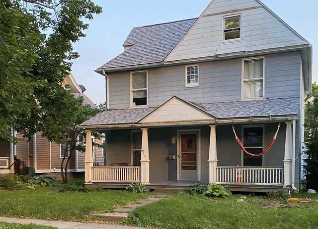 Property at 811 E Market St, Iowa City, IA 52245, 4 beds, 2.5 baths