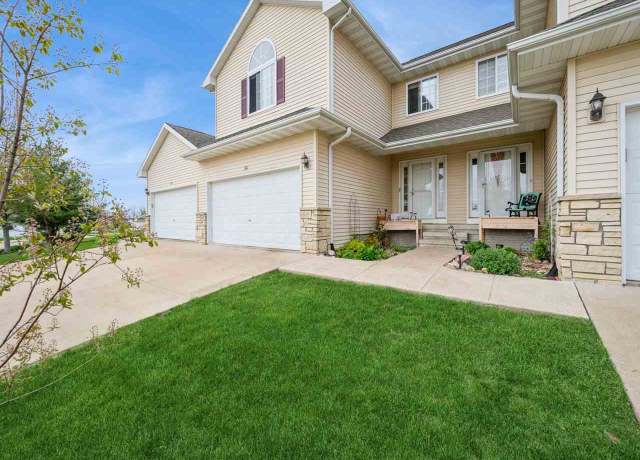 Property at 3561 SW Stoneview Cir, Cedar Rapids, IA 52404, 2 beds, 1.5 baths