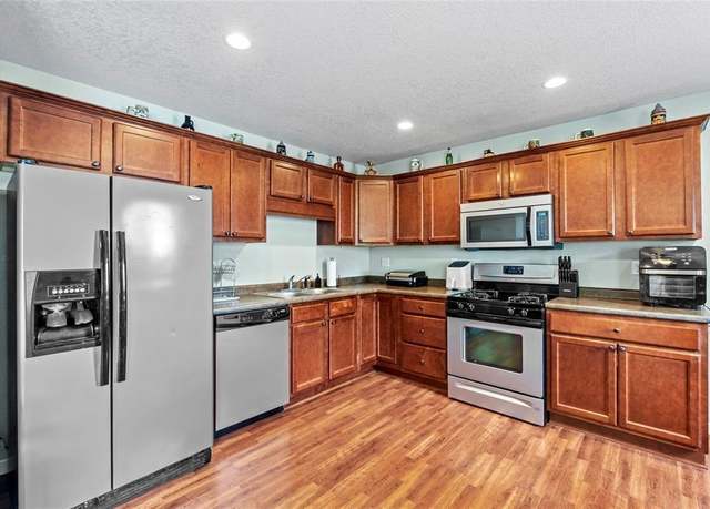 Property at 3107 Johnson Ave NW #4, Cedar Rapids, IA 52405, 2 beds, 1 bath