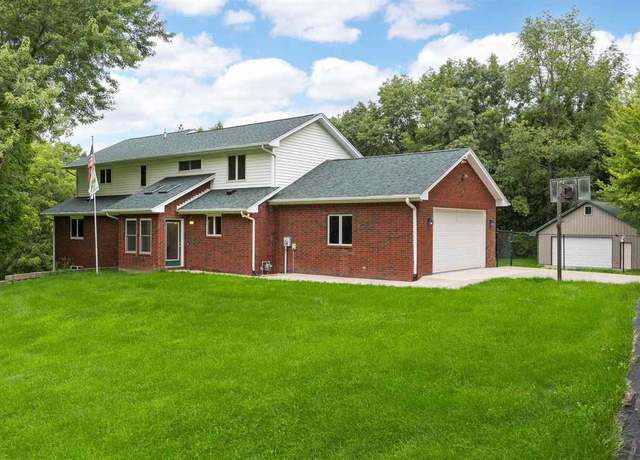 Property at 4698 Fox Ln Ln NE, Iowa City, IA 52240, 3 beds, 2.5 baths