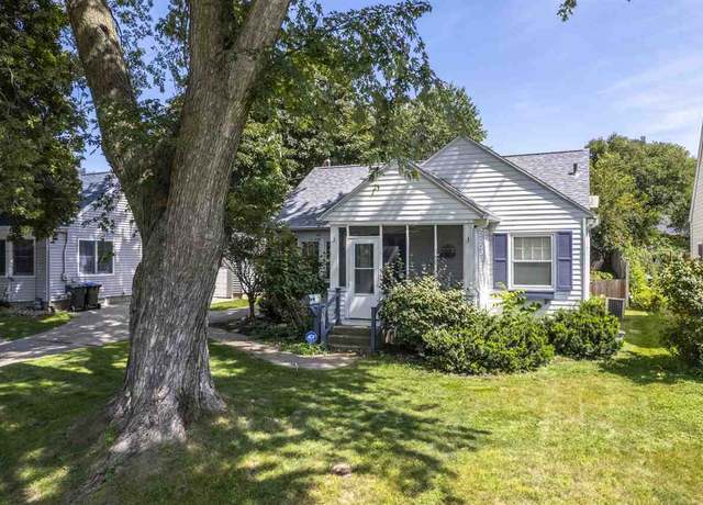 Property at 318 Fairview Ave, Iowa City, IA 52245, 3 beds, 2 baths