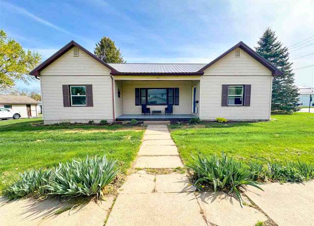 Property at 319 W Walnut St, Sigourney, IA 52591, 2 beds, 2 baths