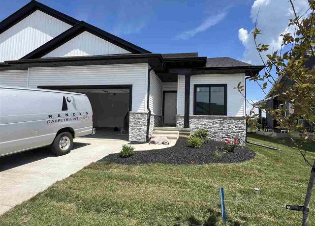 Property at 1242 Berkshire Ln, North Liberty, IA 52317, 4 beds, 3 baths
