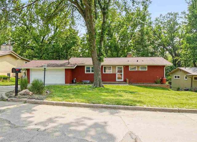 Property at 9 Ridgewood Ln, Iowa City, IA 52245, 3 beds, 2.5 baths