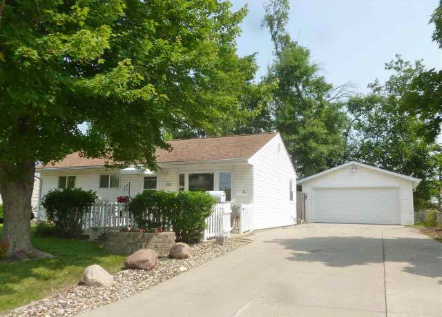 Property at 2511 SW Indiana St, Cedar Rapids, IA 52404, 3 beds, 1 bath