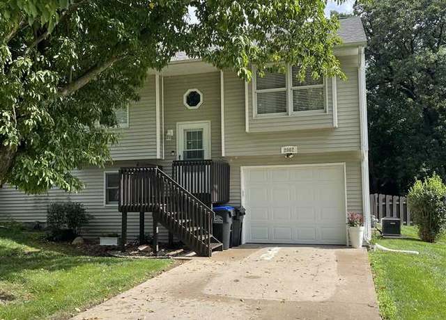 Property at 2002 Southridge Dr, Coralville, IA 52241, 4 beds, 2 baths