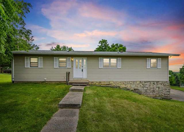 Property at 312 Lake View Dr Dr NE, Solon, IA 52333, 3 beds, 1.5 baths