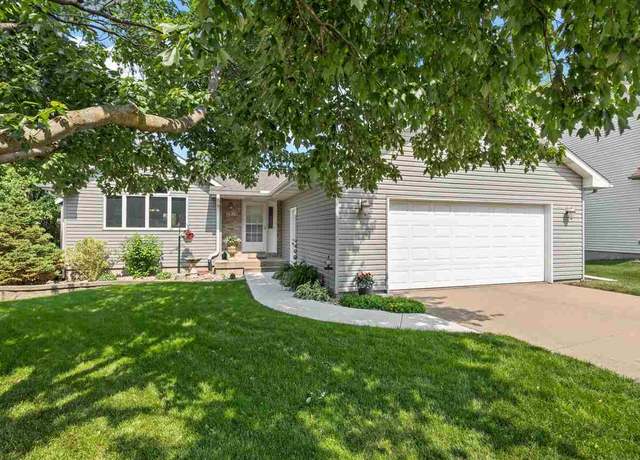 Property at 2215 Balsam Ct, Iowa City, IA 52240, 4 beds, 3 baths