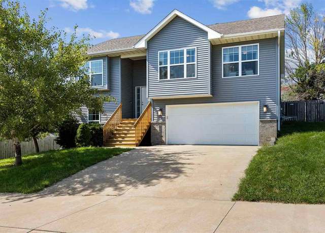 Property at 960 Covered Wagon Dr, Iowa City, IA 52240, 4 beds, 3 baths