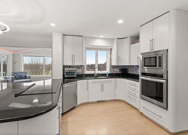 Property at 1659 Apache Dr Dr NE, Solon, IA 52333, 4 beds, 3.5 baths