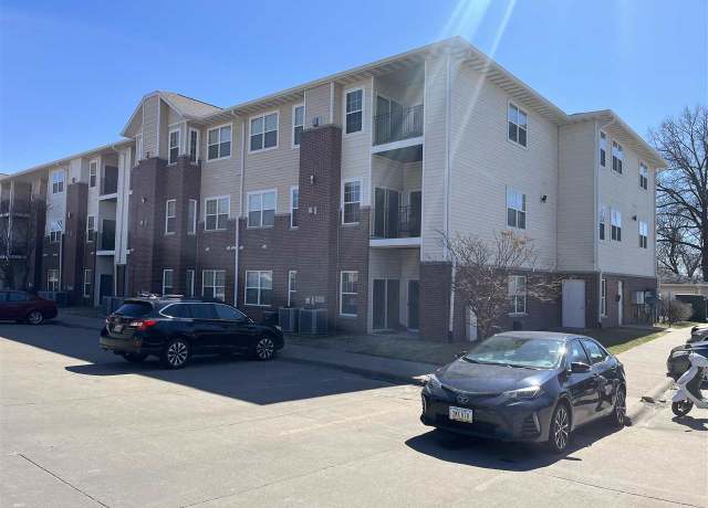 Property at 600 Grandview Court Unit 623 Ct #623, Iowa City, IA 52246, 2 beds, 2 baths