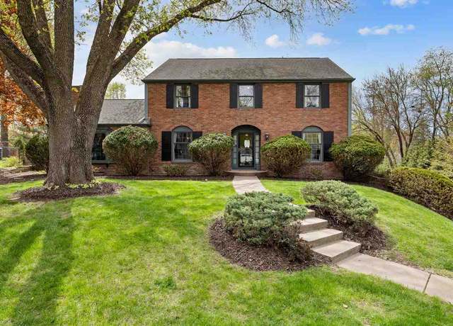 Property at 7 Glendale Ter, Iowa City, IA 52245, 4 beds, 2.5 baths