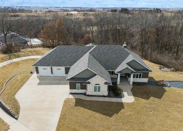 Property at 5215 Burr Oak Ct Dr SW, Cedar Rapids, IA 52404, 6 beds, 4 baths