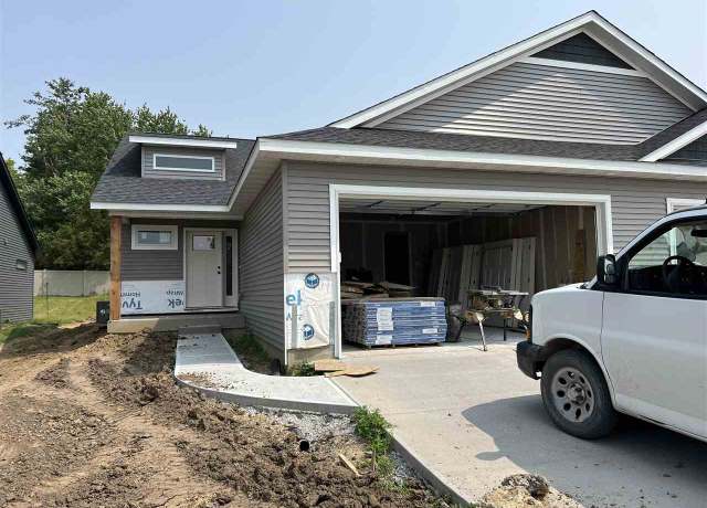 Property at 907 Prairie View Dr, West Branch, IA 52358, 4 beds, 3 baths