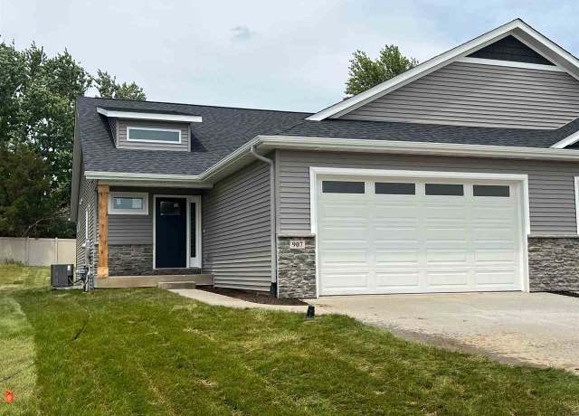 Property at 907 Prairie View Dr, West Branch, IA 52358, 4 beds, 3 baths