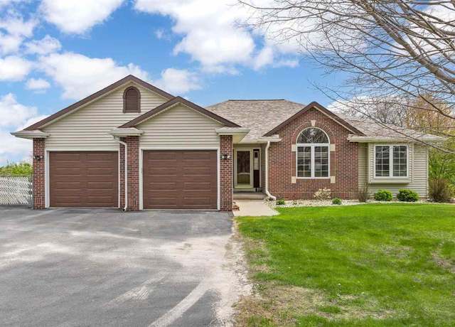 Property at 2528 Quincy Rd Rd NE, Solon, IA 52333, 4 beds, 3 baths