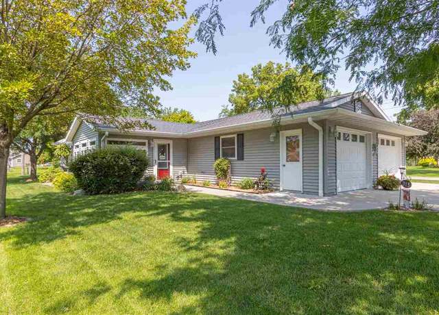 Property at 915 N 8th Ave, Washington, IA 52353, 2 beds, 2 baths