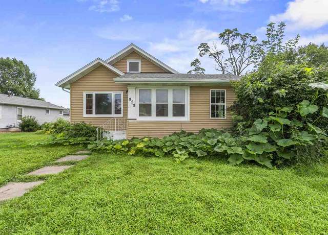Property at 958 S Iowa Ave, Washington, IA 52353, 3 beds, 2 baths