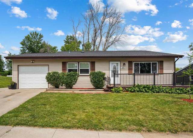 Property at 1005 Lindale Dr, Marion, IA 52302, 3 beds, 1 bath