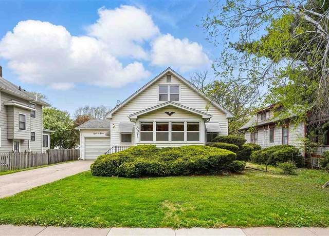 Property at 807 S 7th Ave, Iowa City, IA 52240, 2 beds, 2 baths
