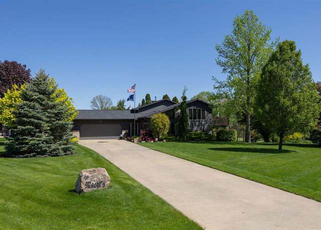 Property at 3840 Holly Dr SW, Cedar Rapids, IA 52404, 3 beds, 3 baths