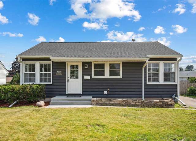 Property at 1251 30th St St NE, Cedar Rapids, IA 52402, 3 beds, 2 baths