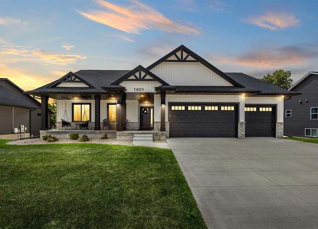 Property at 1601 Green Oak Pass, Tiffin, IA 52340, 5 beds, 3 baths
