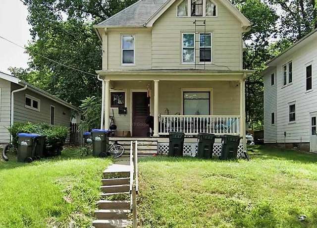Property at 518 S Lucas St, Iowa City, IA 52240, 6 beds, 1.5 baths