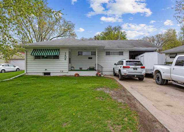 Property at 1406 Plum St, Iowa City, IA 52240, 3 beds, 1 bath