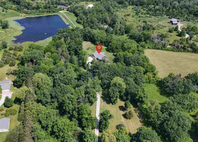 Property at 2066 Kestrel Rdg Rdg SW, Oxford, IA 52322, 4 beds, 3 baths