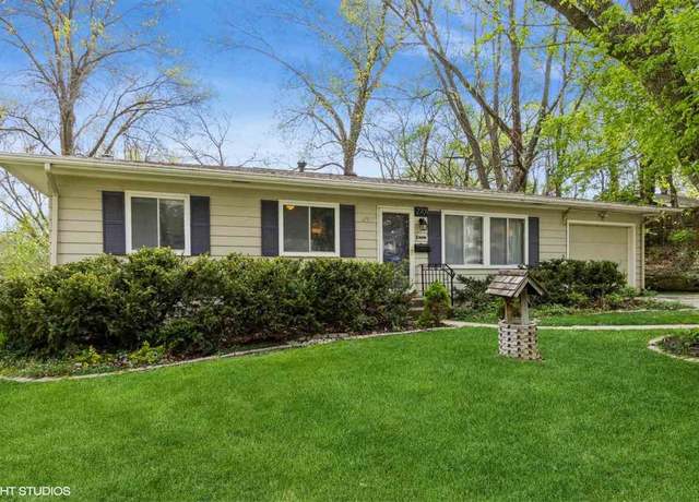 Property at 2709 E Court St, Iowa City, IA 52245, 3 beds, 2 baths