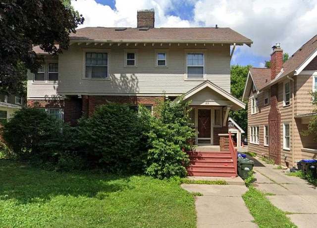 Property at 125 S Lucas St, Iowa City, IA 52240, 6 beds, 3.5 baths