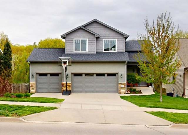Property at 832 N 1st Ave, Iowa City, IA 52245, 4 beds, 3.5 baths
