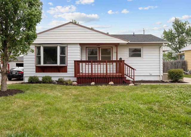 Property at 1048 Clifton St, Cedar Rapids, IA 52402, 3 beds, 2 baths