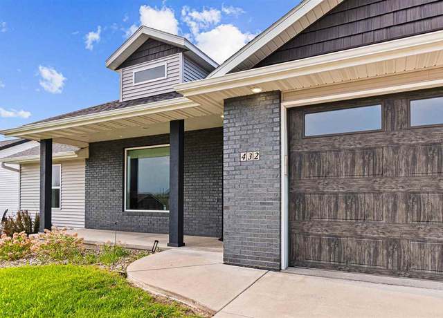Property at 432 Rolling Hills Dr, Tiffin, IA 52340, 5 beds, 3 baths