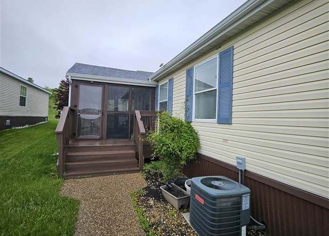 Property at 1331 Sundown Rdg, Iowa City, IA 52240, 3 beds, 2 baths