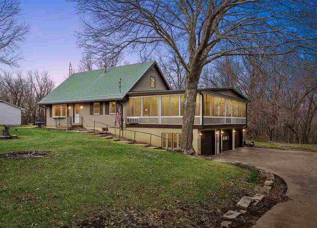 Property at 3624 Sun Valley Dr Dr NE, North Liberty, IA 52317, 3 beds, 2.5 baths
