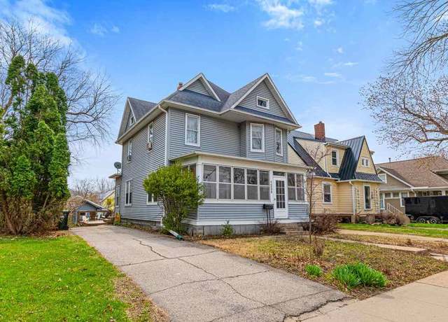 Property at 1225 Rochester Ave, Iowa City, IA 52245, 3 beds, 2 baths