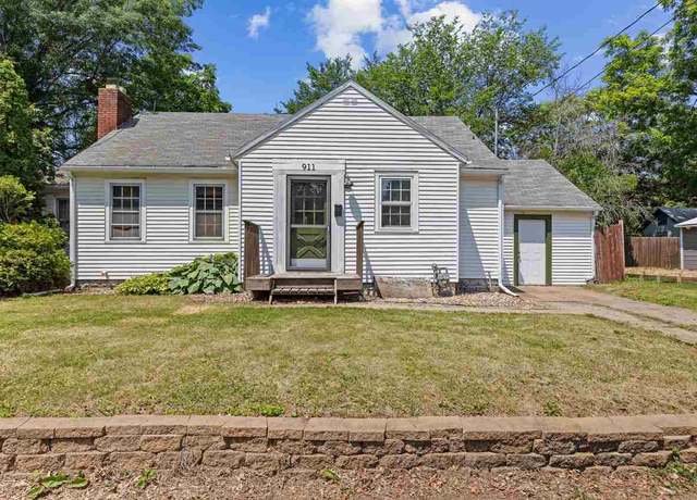Property at 911 S Van Buren St, Iowa City, IA 52240, 3 beds, 1.5 baths