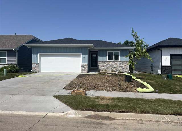 Property at 121 Huntington Dr, Iowa City, IA 52245, 3 beds, 3 baths