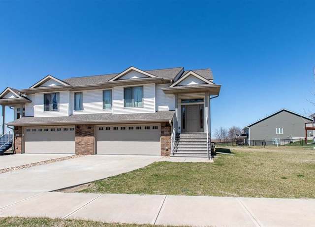 Property at 1102 E Tartan Dr, North Liberty, IA 52317, 3 beds, 3 baths