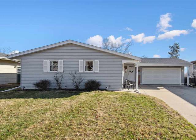 Property at 220 Windsor Dr Dr NE, Cedar Rapids, IA 52402, 3 beds, 1.5 baths