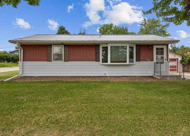 Property at 1200 G Ave, Marion, IA 52302, 3 beds, 1 bath