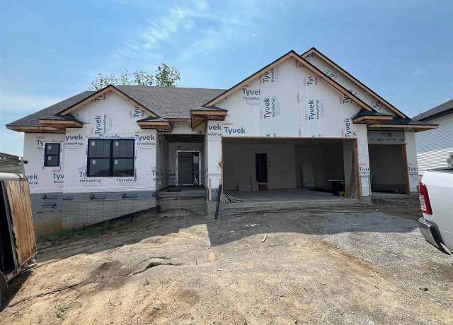 Property at 1311 E Gable Way, Tiffin, IA 52340, 5 beds, 3 baths