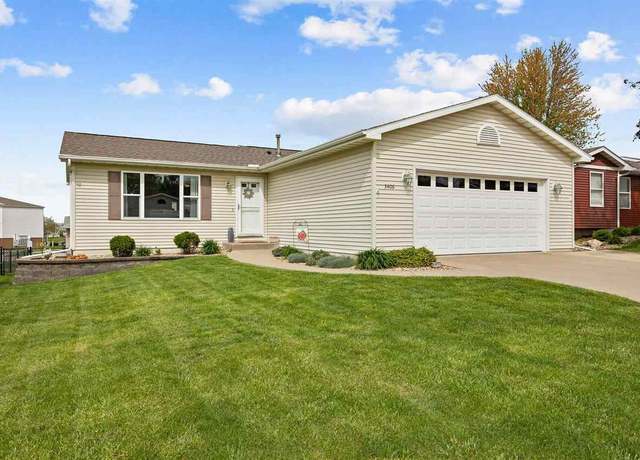 Property at 3406 King Dr Dr SW, Cedar Rapids, IA 52404, 3 beds, 3 baths