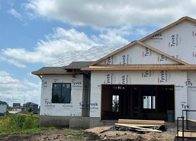 Property at 1301 Berkshire Ln, North Liberty, IA 52317, 4 beds, 3 baths